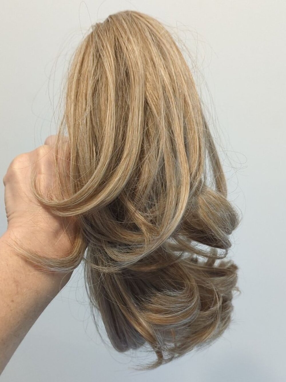 Clip On Ponytail Blonde - Picture 3 of 5